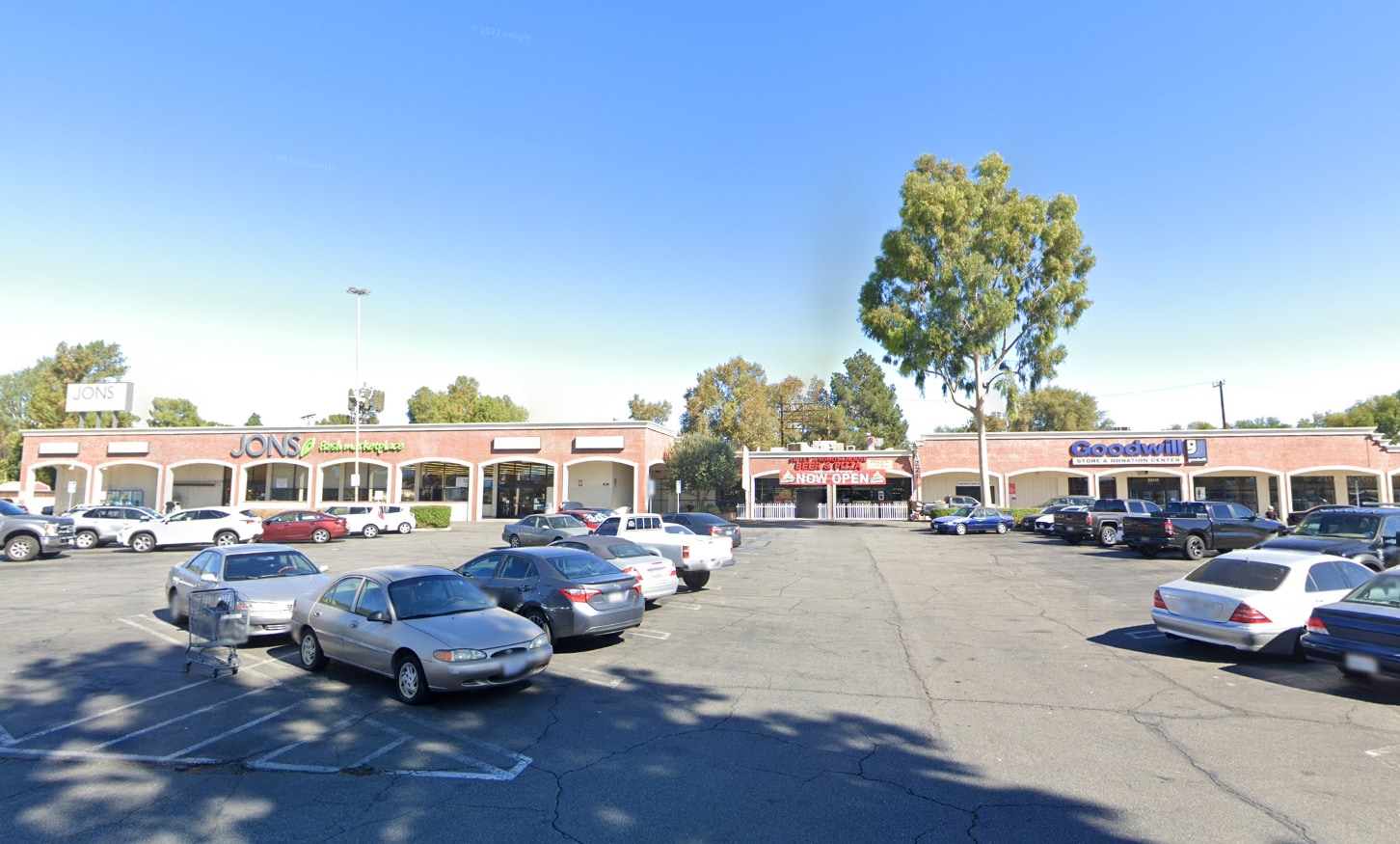 8331 Winnetka Ave, Winnetka, CA for lease Primary Photo- Image 1 of 2