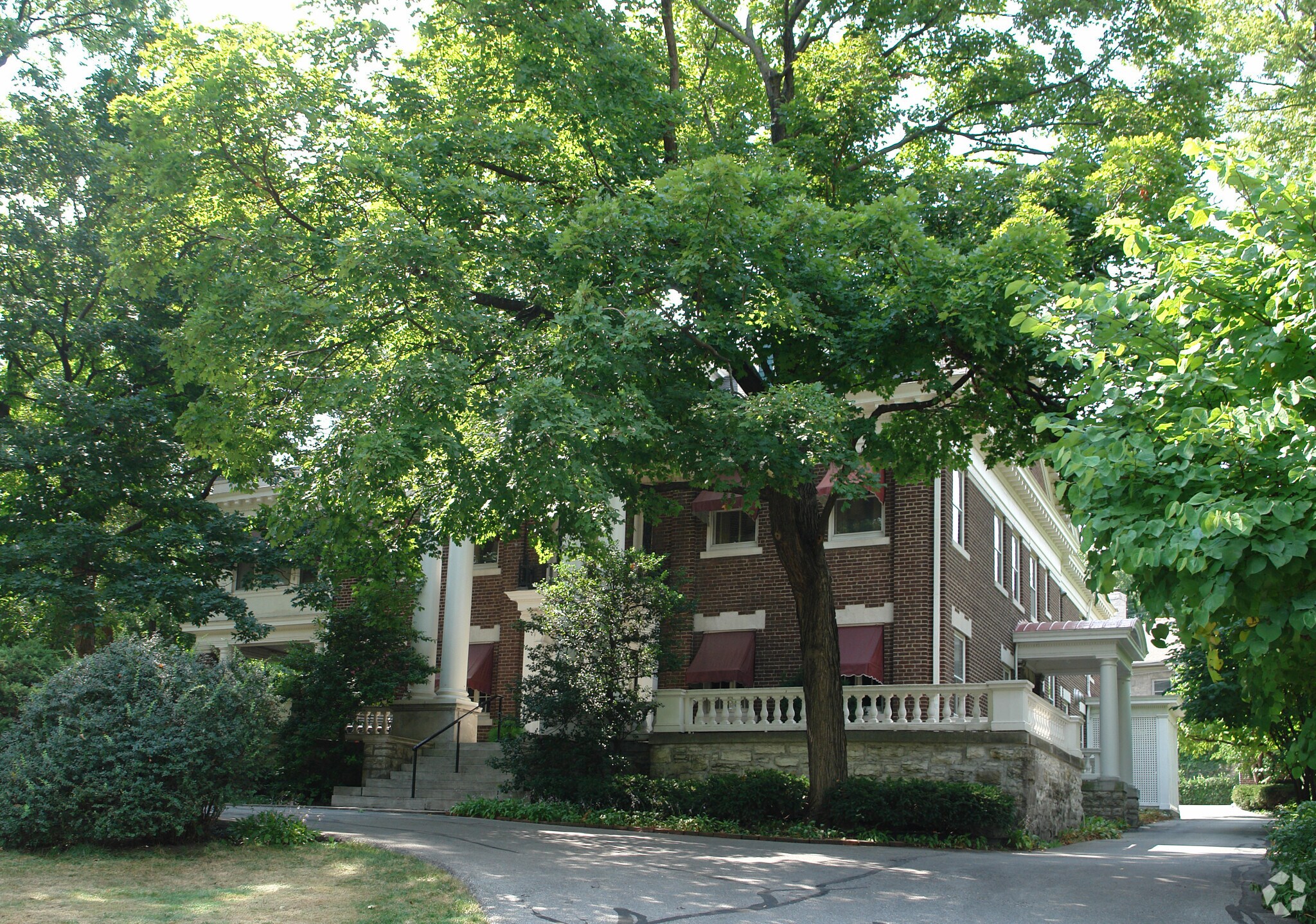 4526 Warwick Blvd, Kansas City, MO for sale Primary Photo- Image 1 of 3