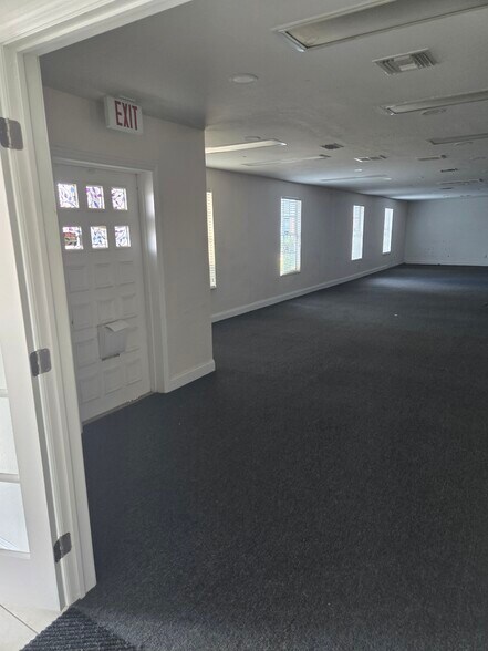3677 Central Ave, Fort Myers, FL à louer - Photo du bâtiment - Image 3 de 13