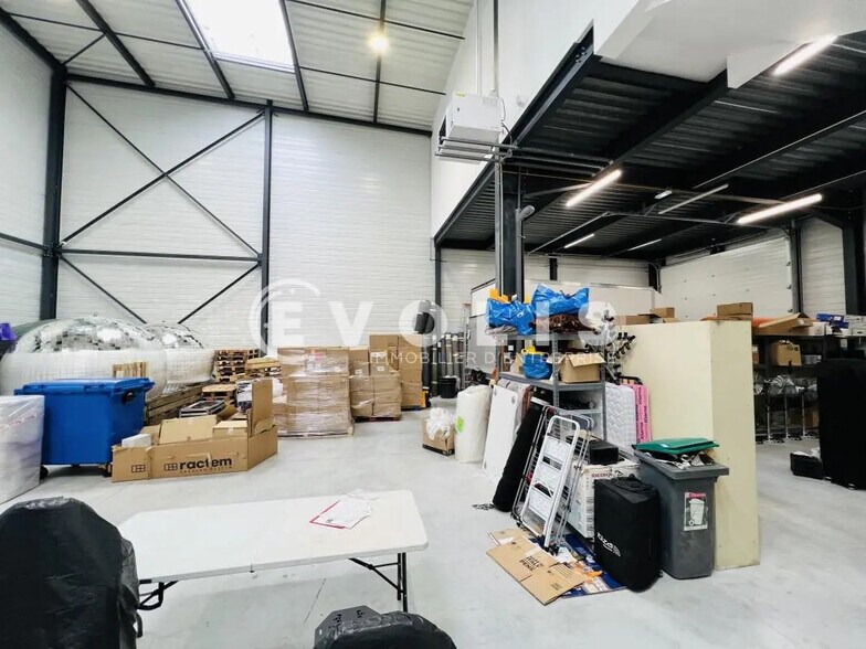 Flex in Vaires-sur-Marne for lease - Interior Photo - Image 3 of 6