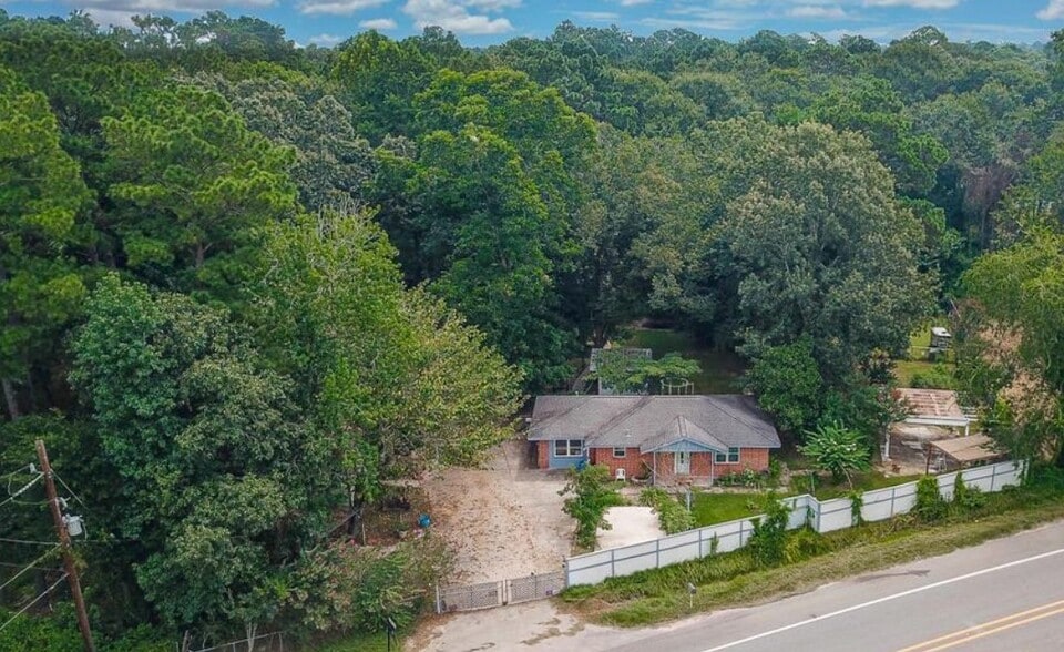 26745 FM 2090 Rd, Splendora, TX à vendre - Photo du bâtiment - Image 2 de 21