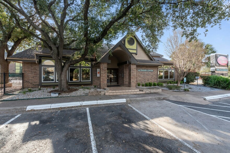 7685 Northcross Dr, Austin, TX à louer - Photo du bâtiment - Image 2 de 27