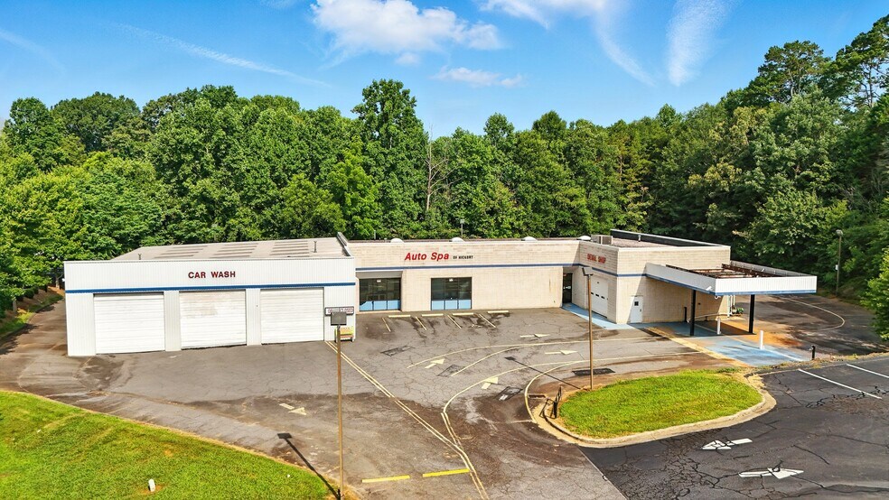 2931 N Center St, Hickory, NC à vendre - Photo du bâtiment - Image 1 de 40