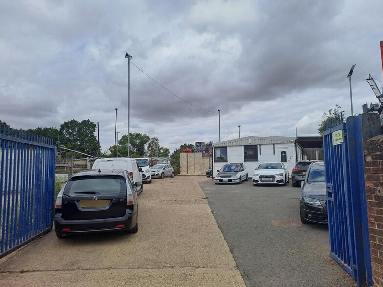 30 Burrowfield, Welwyn Garden City for lease - Building Photo - Image 2 of 9