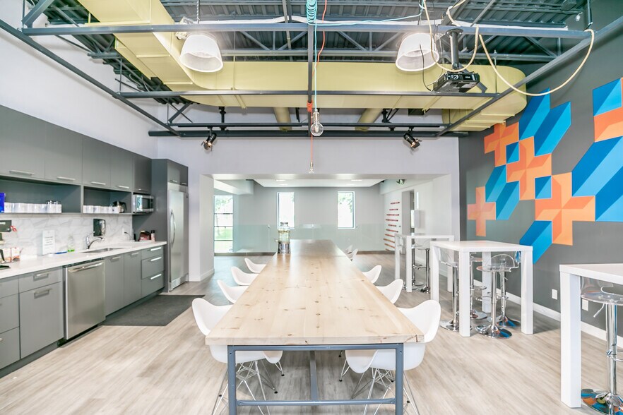 290 Caldari Rd, Vaughan, ON à louer - Photo intérieure - Image 3 de 21