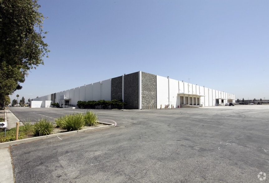 14450 Industry Cir, La Mirada, CA à louer - Photo principale - Image 2 de 4