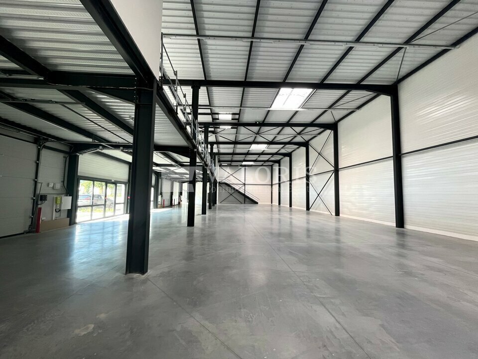 Flex in Saint-Quentin-Fallavier for lease Building Photo- Image 1 of 2