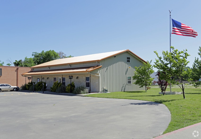 300 Oak Ave, Sulphur Springs, TX for sale - Building Photo - Image 2 of 3