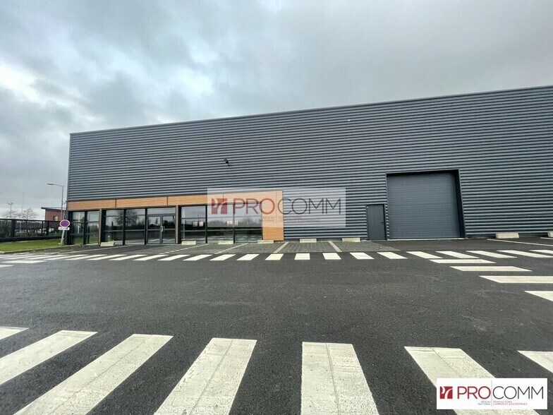 Flex in Mainvilliers for lease - Building Photo - Image 2 of 3