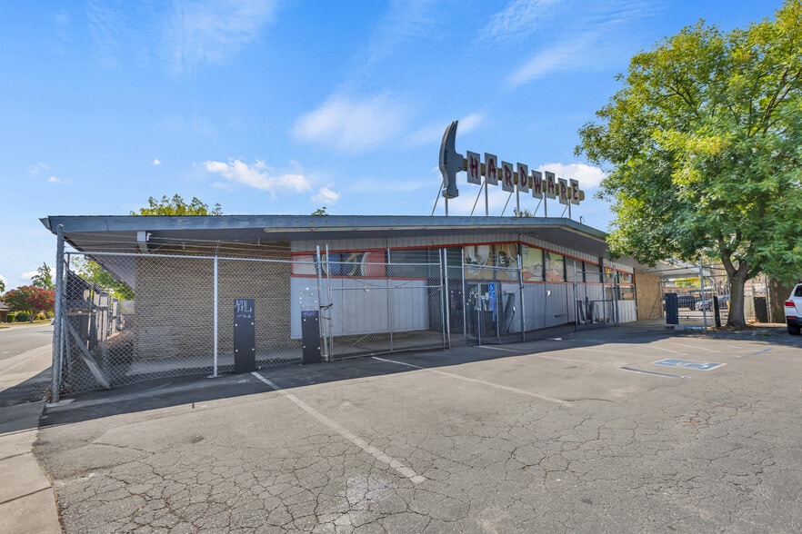5303 Freeport Blvd, Sacramento, CA for lease - Building Photo - Image 2 of 40