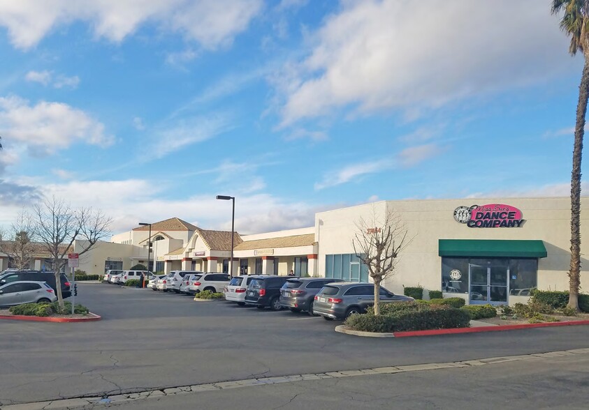 27464 Commerce Center Dr, Temecula, CA for lease - Building Photo - Image 2 of 9