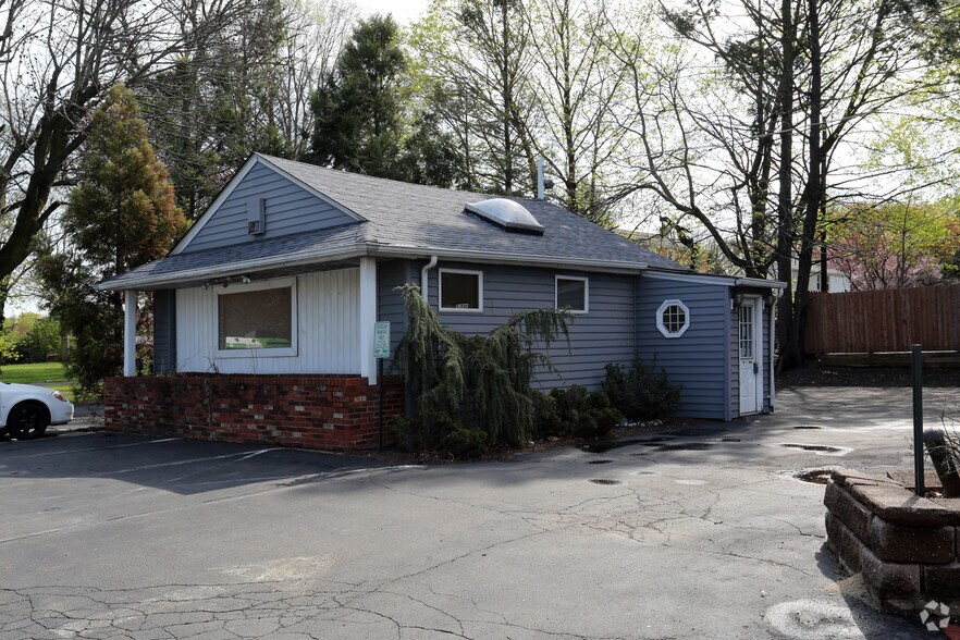 Street Rd Office & Duplex portefeuille de 2 propriétés à vendre sur LoopNet.ca - Photo principale - Image 1 de 1