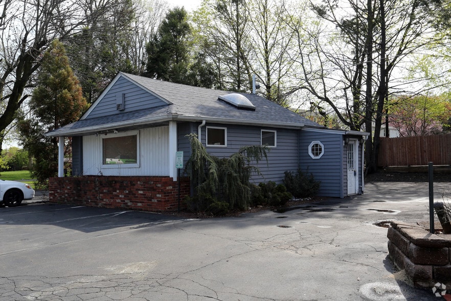 Street Rd Office & Duplex portfolio of 2 properties for sale on LoopNet.ca - Primary Photo - Image 1 of 1