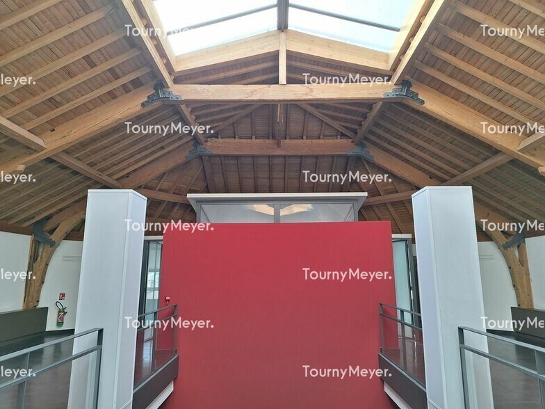 Office in Bordeaux for sale - Interior Photo - Image 2 of 6