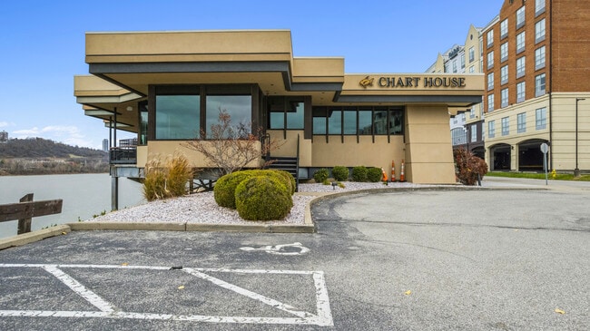 Plus de détails pour 405 Riverboat Row, Newport, KY - Commerce de détail à vendre