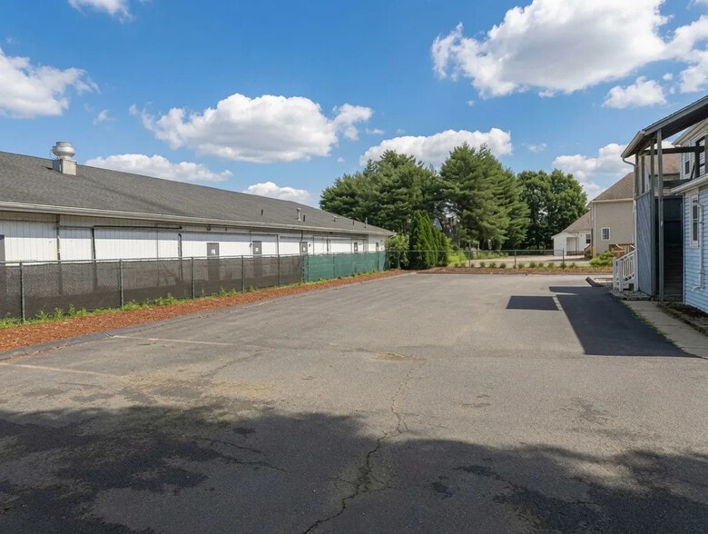 15 Concord St, Glastonbury, CT for lease - Building Photo - Image 2 of 8