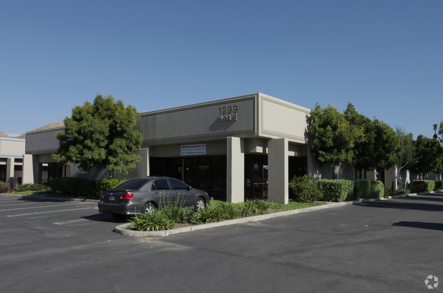 1285 Columbia Ave, Riverside, CA for lease - Primary Photo - Image 1 of 5