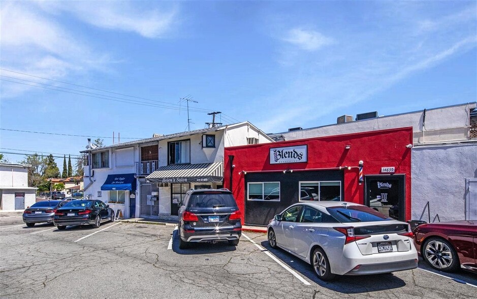 Ventura & Moorpark portfolio of 2 properties for sale on LoopNet.ca - Building Photo - Image 3 of 6