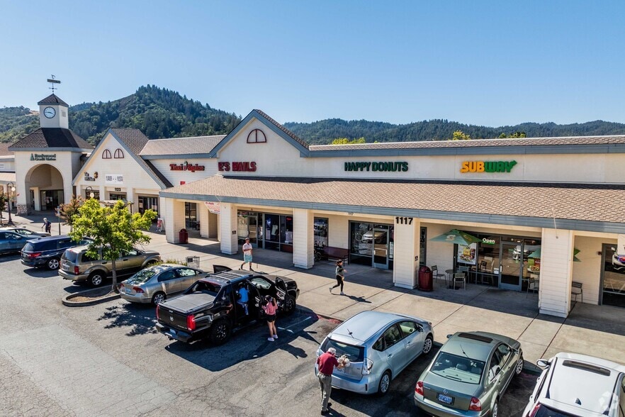 1105-1129 S Cloverdale Blvd, Cloverdale, CA for lease - Building Photo - Image 2 of 5