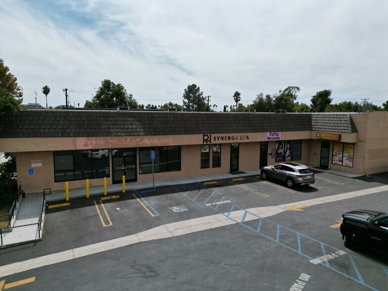 825-829 N Lake Ave, Pasadena, CA à louer - Photo du bâtiment - Image 2 de 9