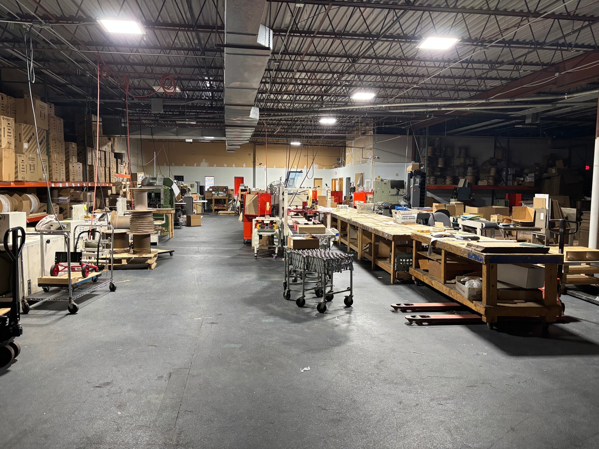 7251-7281 Commerce Cir E, Fridley, MN à louer Photo intérieure- Image 1 de 3