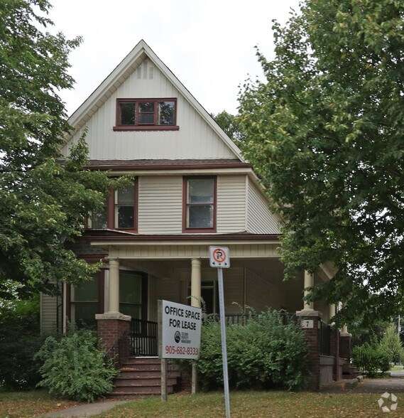 7 Welland Ave, St Catharines, ON à vendre - Photo principale - Image 1 de 7