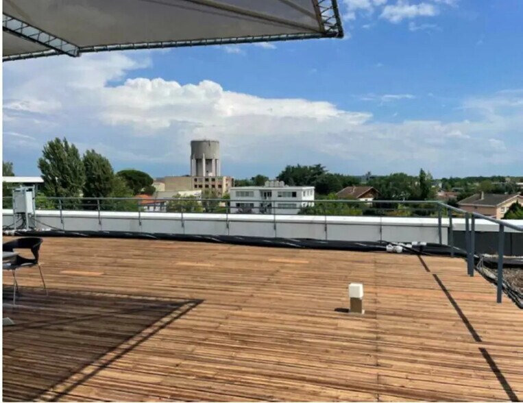 Bureau dans Dardilly à louer - Photo du bâtiment - Image 2 de 14