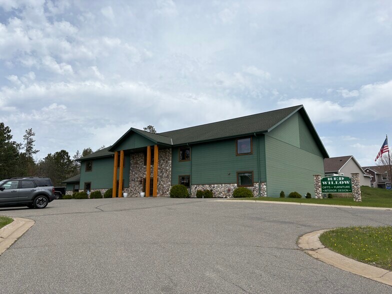 225 SE 21st St, Grand Rapids, MN à vendre - Photo du bâtiment - Image 1 de 69