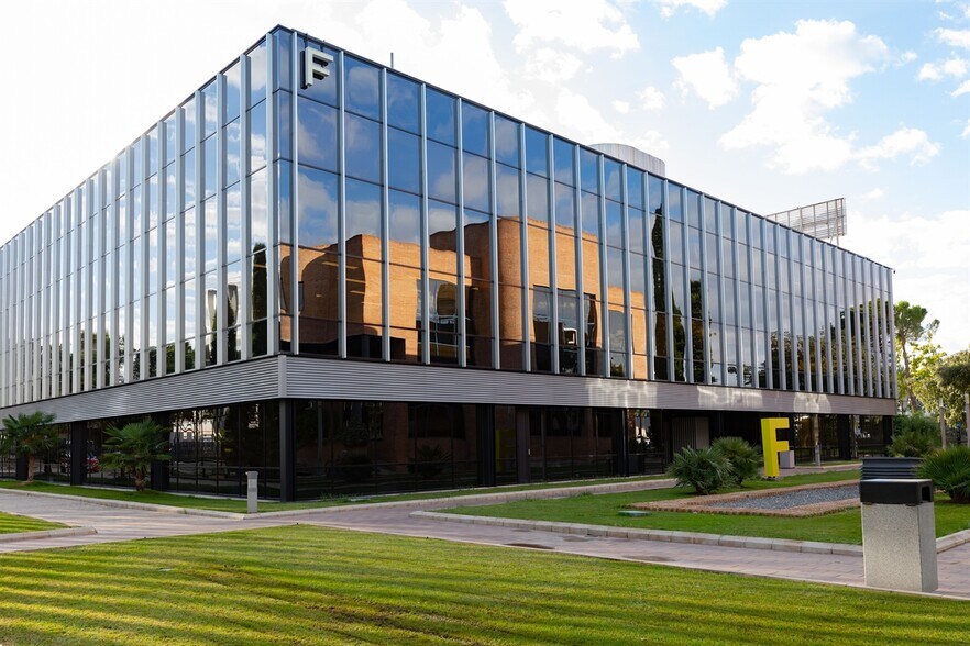 Calle Sierra de Guadarrama, 3, San Fernando de Henares, Madrid à louer - Photo principale - Image 1 de 2