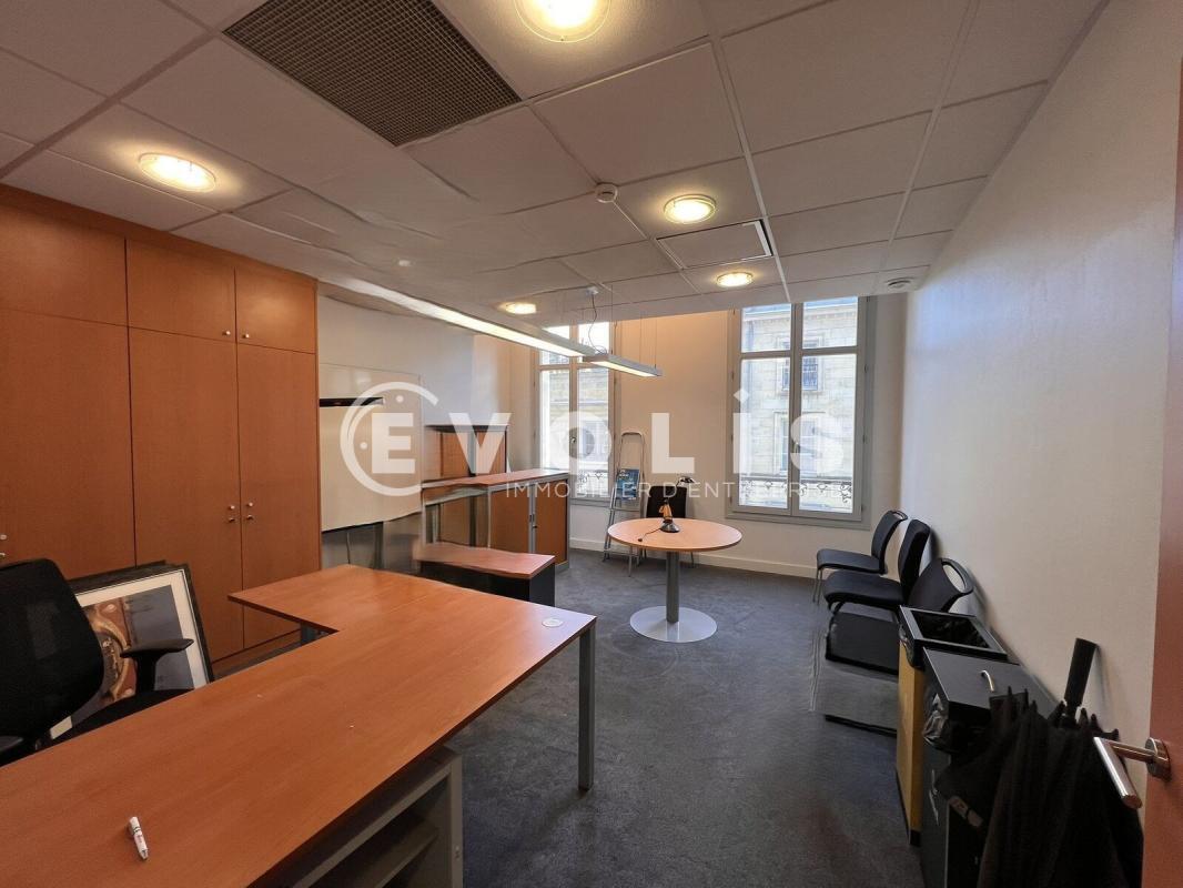 Office in Bordeaux for lease Interior Photo- Image 1 of 9