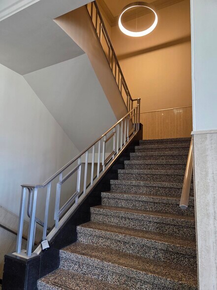 4360 Ch de la Côte-de-Liesse, Mt Royal, QC for lease - Building Photo - Image 2 of 6