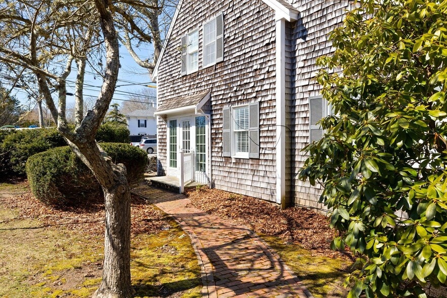 15 Simpson Ln, Falmouth, MA for sale - Building Photo - Image 1 of 26