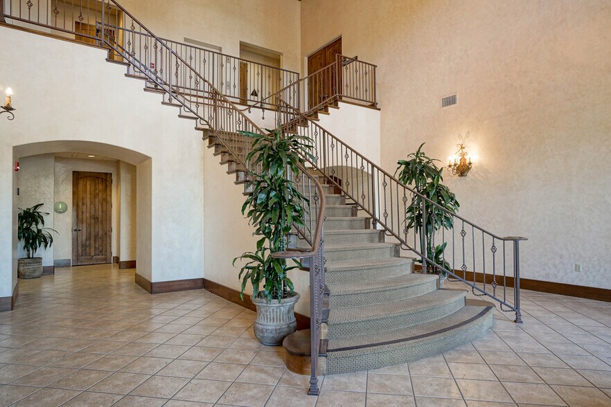 24591 Silver Cloud Ct, Monterey, CA à louer - Photo du bâtiment - Image 3 de 5