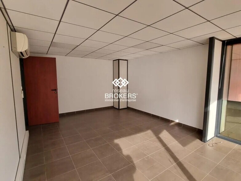 Office in Montpellier for lease - Interior Photo - Image 2 of 7