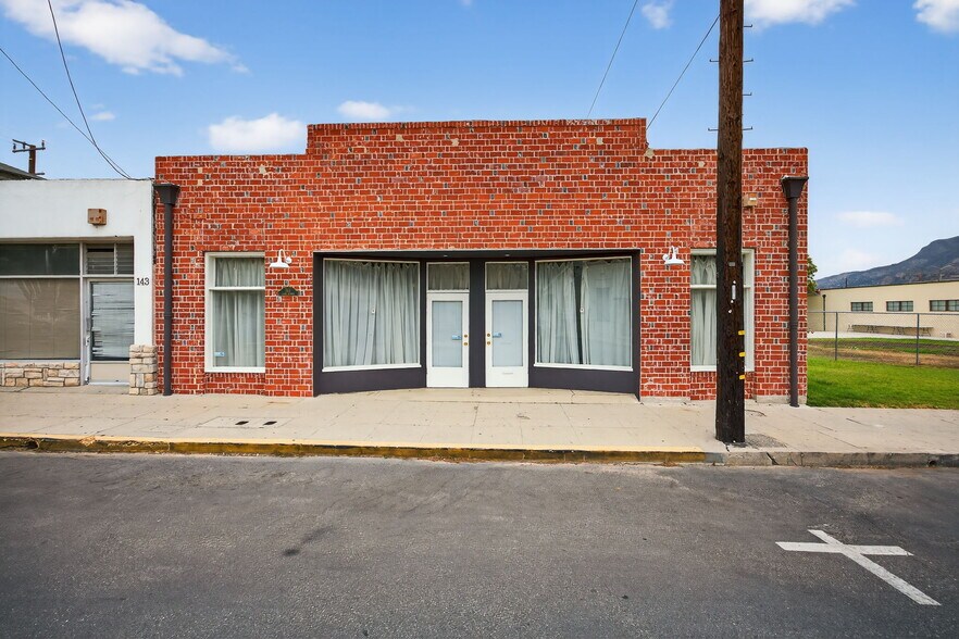 141 Davis St, Santa Paula, CA à vendre - Photo du bâtiment - Image 3 de 18