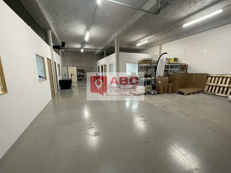 Flex in Vendargues for lease - Interior Photo - Image 1 of 5