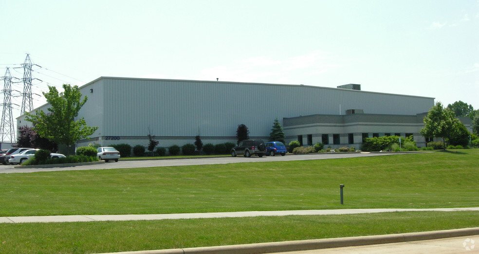 27200 Tinkers Ct, Glenwillow, OH for lease - Building Photo - Image 2 of 5