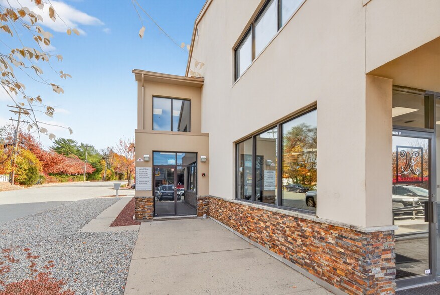 172 US Highway 9, Englishtown, NJ à louer - Photo du bâtiment - Image 2 de 4