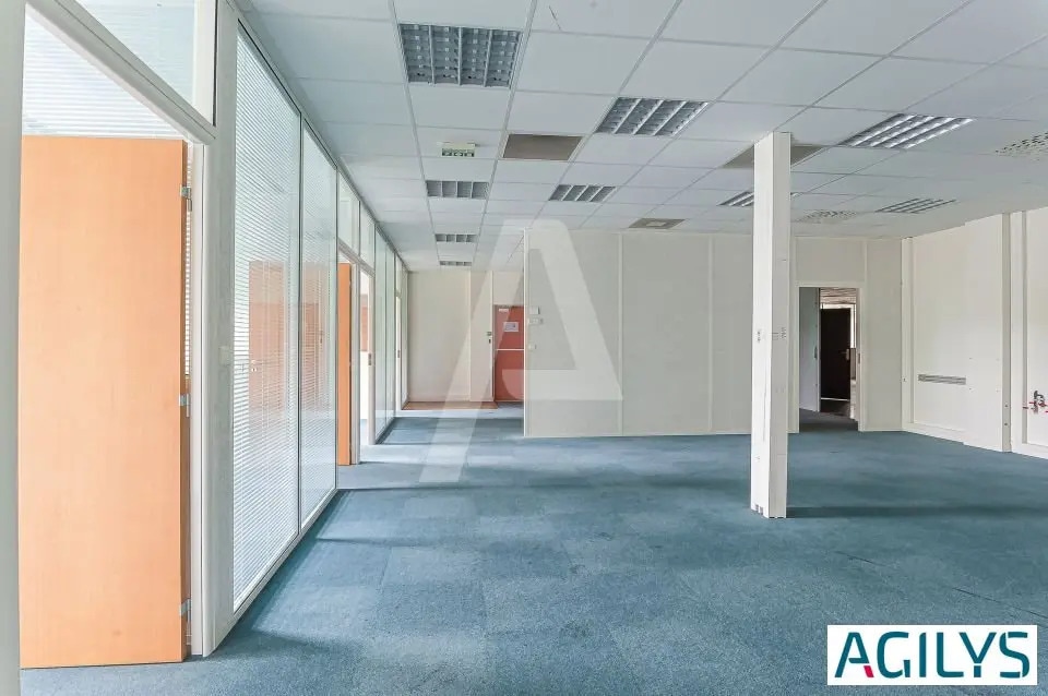 Flex in for lease Interior Photo- Image 1 of 6