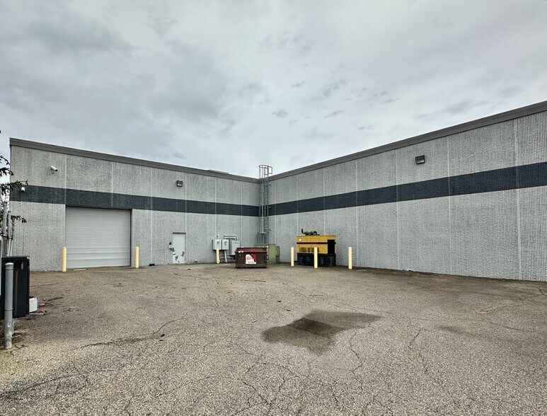 5251 E 81st St, Indianapolis, IN à louer - Photo du bâtiment - Image 3 de 4