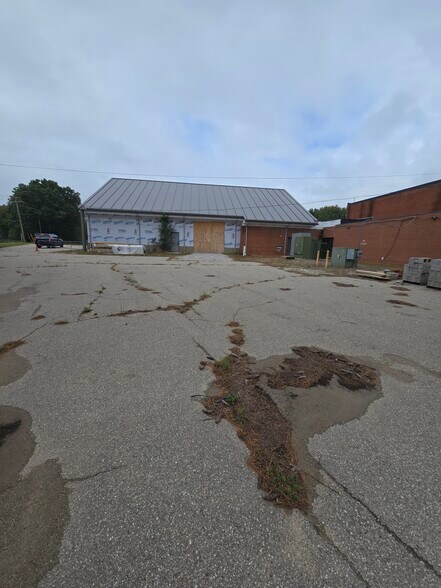 935 W M-36, Pinckney, MI à vendre - Photo du bâtiment - Image 3 de 4