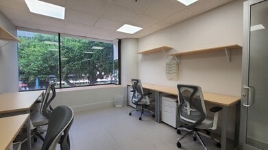 2100 Coral Way, Miami, FL à louer Photo intérieure- Image 2 de 5