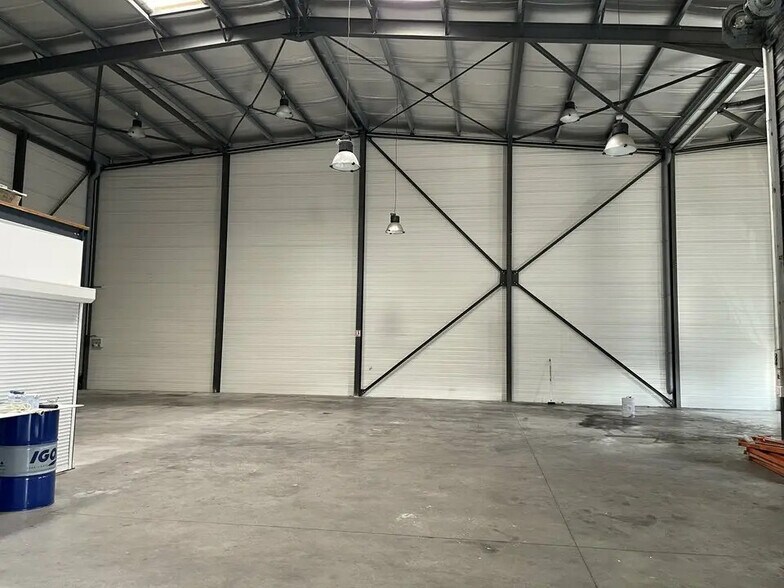 Industrial in Aubagne for lease - Interior Photo - Image 3 of 9