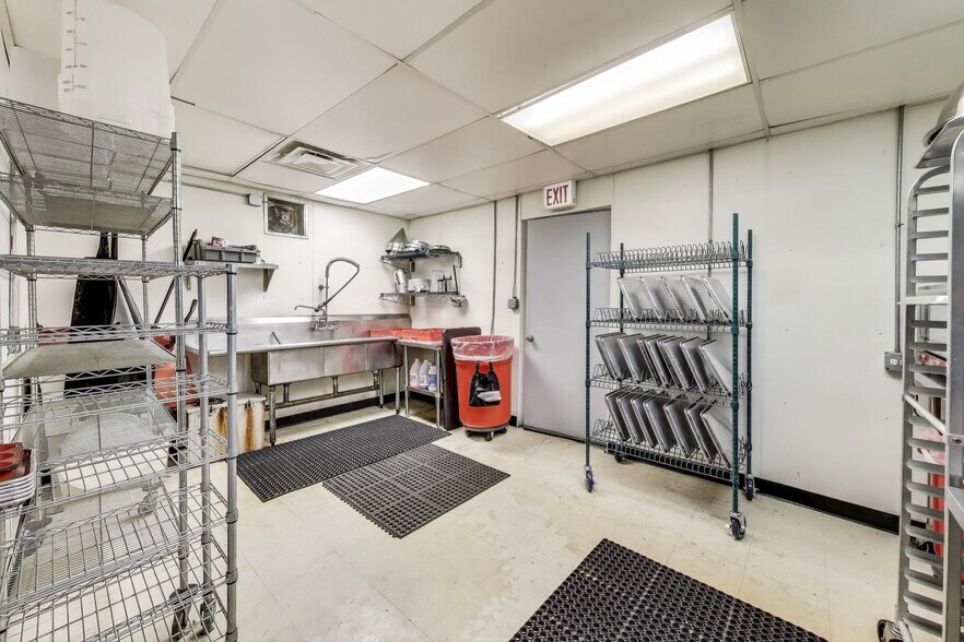 2889 N Milwaukee Ave, Chicago, IL à vendre - Photo intérieure - Image 3 de 14