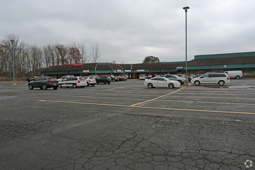 6080 Mcleod Rd, Niagara Falls, ON à louer - Photo du bâtiment - Image 3 de 3
