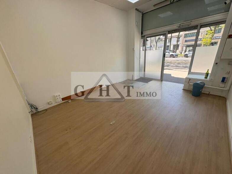 Industrial in Paris for lease - Building Photo - Image 3 of 6