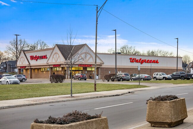 Plus de détails pour 1223 Cleveland Ave NW, Canton, OH - Commerce de détail à vendre