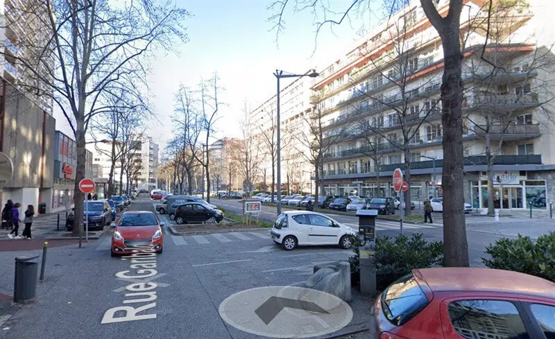 Retail in Lyon for lease - Building Photo - Image 1 of 3