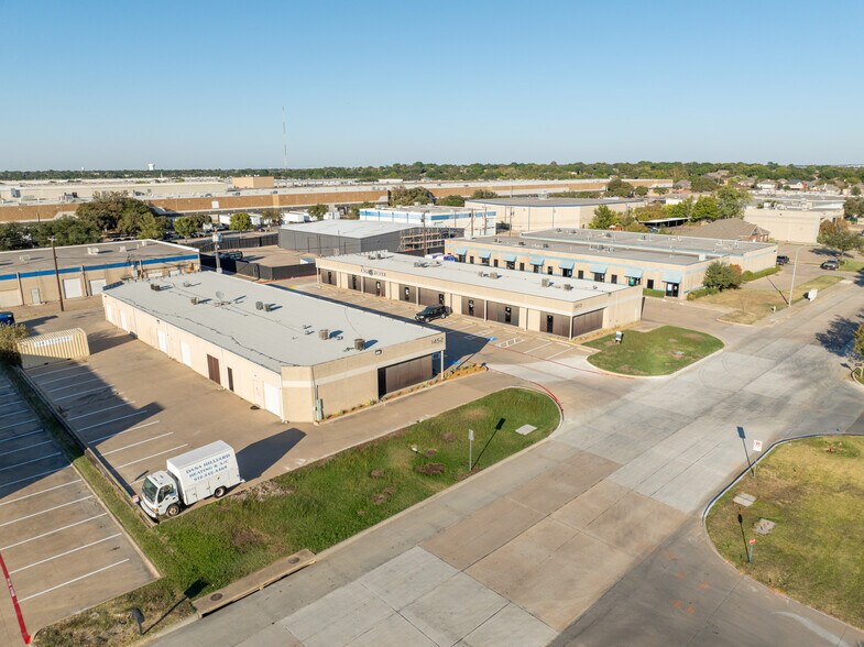 1452 Halsey Way, Carrollton, TX à vendre - Photo du bâtiment - Image 2 de 3