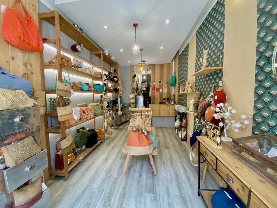 Retail in Nice for lease Interior Photo- Image 1 of 3